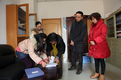 检查小组在机电学院检查.jpg