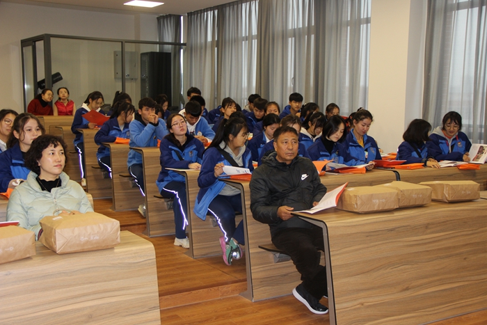 2019年12月18日上海市群益职业技术学校师生来访.JPG