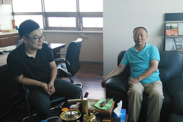 指导老师与金恪全产业营销中心负责人会谈_副本.jpg