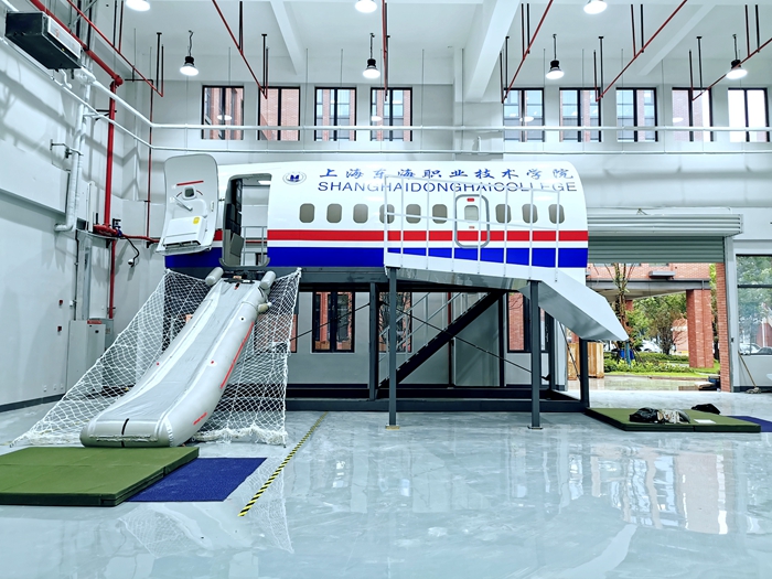 B737应急撤离实训设备.jpg