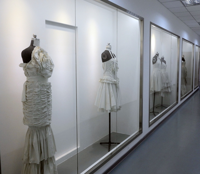服装展示橱窗.jpg