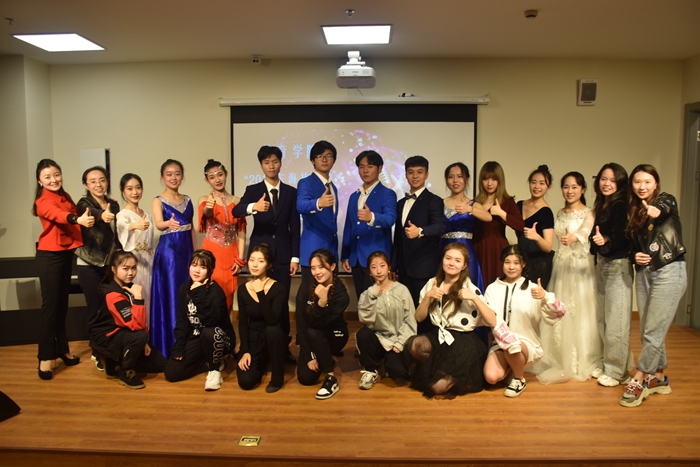 2019年教育学院技能节声乐舞蹈组决赛合影.JPG