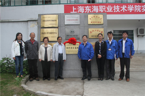 校企领导合影.jpg