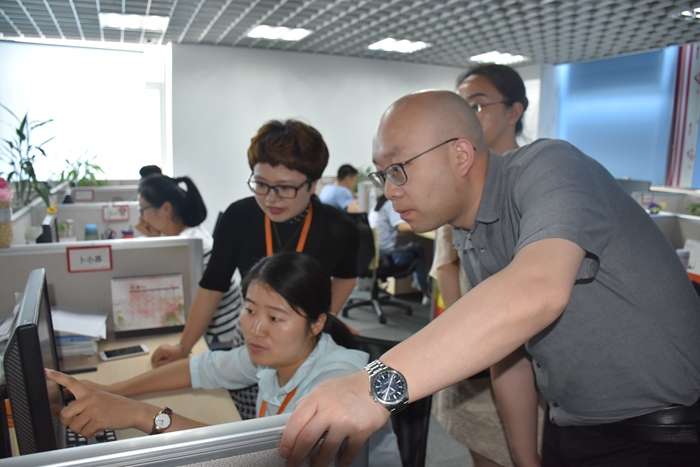 1.与大智慧公司开展联合订单培养.JPG