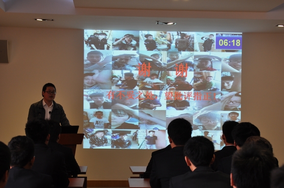 2.航空运输系曹军老师主持主题班会.JPG
