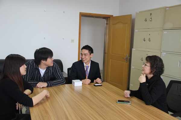 沟部学园渕上裕賢老师来我校交流访问1.jpg
